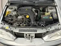 Usado Renault Mégane II Expression 80 CV (58 kW) 2002 Gris / plata Berlina