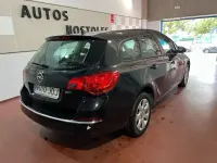 Usado Opel Astra Selective 110 CV (80 kW) 2015 Negro Familiar