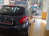 Usado Peugeot 208 Active 80 CV (58 kW) 2013 Gris Utilitario