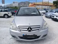 Usado Mercedes B180 Sport Edition 109 CV (80 kW) 2011 Gris Monovolumen