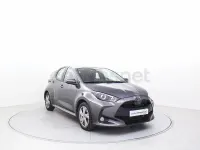 Usado Toyota Yaris Hybrid Active 116 CV (85 kW) 2025 Gris / plata Berlina