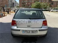 Usado VW Golf IV Highline 100 CV (73 kW) 2001 Gris / plata Berlina