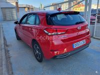 Usado Hyundai i30 120 CV (88 kW) 2021 Rojo Berlina