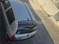 Usado Renault Clio 60 CV (44 kW) 2000 Gris / plata Berlina