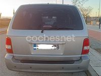 Usado Kia Carnival LX 144 CV (105 kW) 2006 Gris / plata Monovolumen