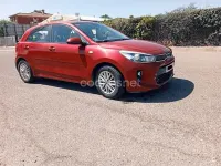 Usado Kia Rio 100 CV (73 kW) 2018 Rojo Berlina