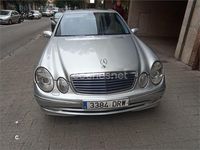 Usado Mercedes E320 Avantgarde 204 CV (150 kW) 2003 Gris / plata Berlina