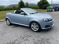 Usado Opel Tigra Sport 90 CV (66 kW) 2005 Azul Descapotable