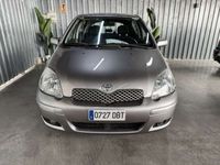 Usado Toyota Yaris Luna 75 CV (55 kW) 2005 Gris Utilitario