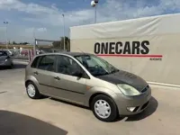 Usado Ford Fiesta Ghia 80 CV (58 kW) 2004 Beige Utilitario