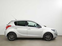 Usado Hyundai i20 GO! 84 CV (61 kW) 2014 Plateado Berlina