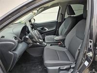 Usado Toyota Yaris Hybrid Style 116 CV (85 kW) 2021 Gris / plata Berlina