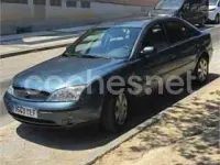 Usado Ford Mondeo Ghia 130 CV (95 kW) 2003 Verde Berlina