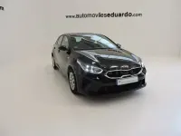Usado Kia Ceed 120 CV (88 kW) 2018 Negro Utilitario