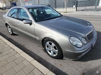 Usado Mercedes E270 Avantgarde 170 CV (125 kW) 2003 Gris / plata Berlina