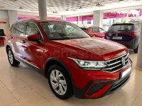 Begagnad VW Tiguan Allspace Life 150 HK (110 kW) 2024 Röd SUV
