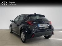 Usado Toyota Yaris Hybrid Active 116 CV (85 kW) 2022 Negro azabache