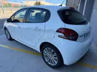 Usado Peugeot 208 Signature Sky 110 CV (80 kW) 2019 Blanco Utilitario
