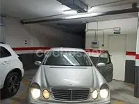 Usado Mercedes E220 Classic 143 CV (105 kW) 2002 Gris / plata Berlina