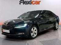 Usado Skoda Superb Style 190 CV (139 kW) 2018 Gris Berlina