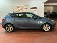 Usado Opel Astra Selective 165 CV (121 kW) 2015 Azul Berlina