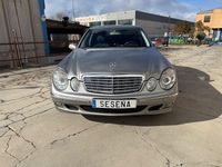 Usado Mercedes E270 Elegance 177 CV (130 kW) 2003 Gris / plata Berlina