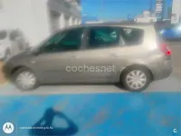 Usado Renault Scenic E-Tech 105 CV (77 kW) 2009 Gris / plata Monovolumen