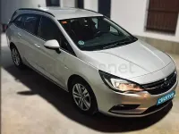 Usado Opel Astra Selective 110 CV (80 kW) 2019 Gris / plata Familiar