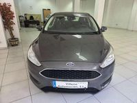 Usado Ford Focus Trend+ 125 CV (91 kW) 2015 Gris Familiar