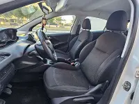 Usado Peugeot 208 Signature Sky 83 CV (61 kW) 2019 Blanco Utilitario