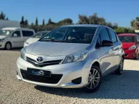 Usado Toyota Yaris Active 90 CV (66 kW) 2012 Gris / plata Utilitario