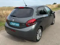 Usado Peugeot 208 Style 82 CV (60 kW) 2017 Verde Utilitario