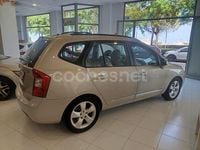 Usado Kia Carens 115 CV (84 kW) 2007 Marrón Monovolumen