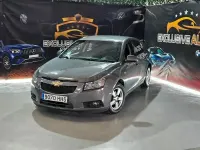 Usado Chevrolet Cruze LT 124 CV (91 kW) 2012 Gris / plata Berlina