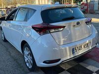 Usado Toyota Auris Hybrid Active 136 CV (100 kW) 2019 Blanco Berlina