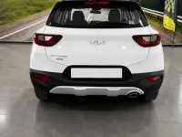 Usado Kia Stonic 101 CV (74 kW) 2023 Blanco SUV