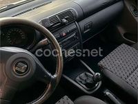 Usado Seat Leon Sport 110 CV (80 kW) 2000 Amarillo Berlina