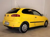 Begagnad Seat Ibiza Stella 64 HK (47 kW) 2003 Gul Halvkombi