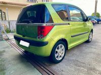 Usado Peugeot 1007 70 CV (51 kW) 2005 Verde Monovolumen
