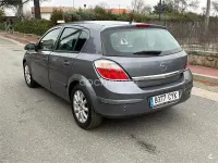 Usado Opel Astra Elegance 105 CV (77 kW) 2004 Gris / plata Berlina