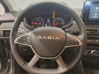 Usado Dacia Sandero Expression 101 CV (74 kW) 2024 Gris / plata Berlina