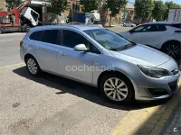 Usado Opel Astra Excellence 165 CV (121 kW) 2014 Gris / plata Familiar