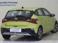 Usado Hyundai i20 100 CV (73 kW) 2024 Amarillo Utilitario