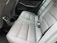 Usado Audi A6 165 CV (121 kW) 1998 Azul Familiar