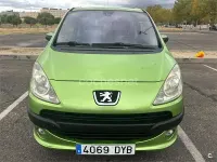 Usado Peugeot 1007 70 CV (51 kW) 2006 Verde Monovolumen