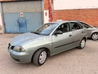 Usado Seat Ibiza 75 CV (55 kW) 2003 Verde Utilitario