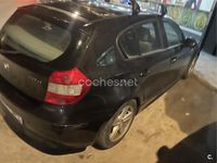 Usado BMW 118 122 CV (89 kW) 2005 Negro Utilitario