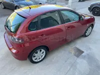 Usado Seat Ibiza 70 CV (51 kW) 2007 Granate Utilitario