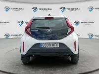 Usado Toyota Aygo X Play 72 CV (52 kW) 2023 Blanco SUV