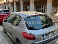 Usado Peugeot 206 90 CV (66 kW) 2000 Gris / plata Berlina